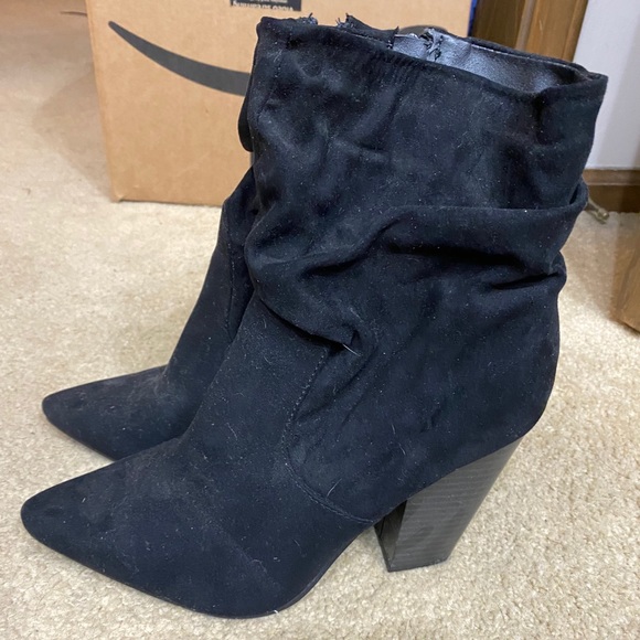 Black heeled boots - Picture 1 of 3